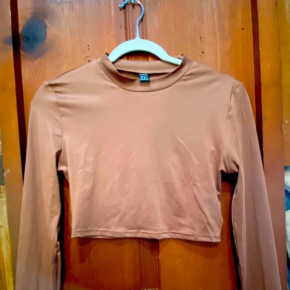 Long sleeve crop top